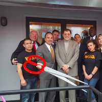 <p>Mayor Joseph Ganim (third from left) and owner Hosam Afifi (fifth from left) cut the ribbon on Wing It On! in Bridgeport.</p>