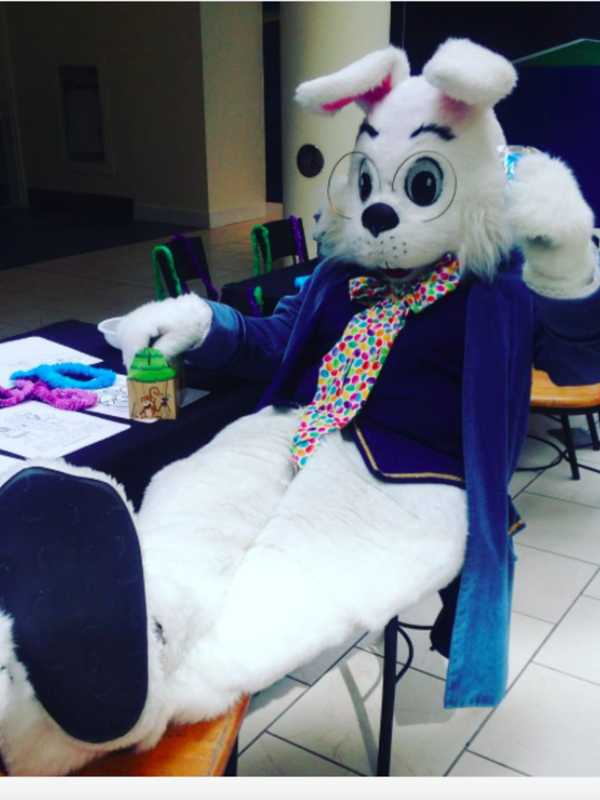Jefferson Valley Mall Features Storytime With Easter Bunny