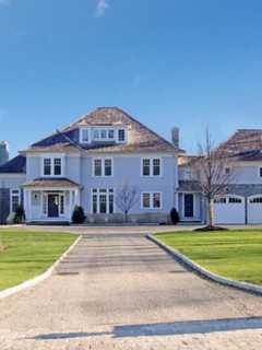 New Construction In Greenwich Melds Contemporary, Traditional Highlights