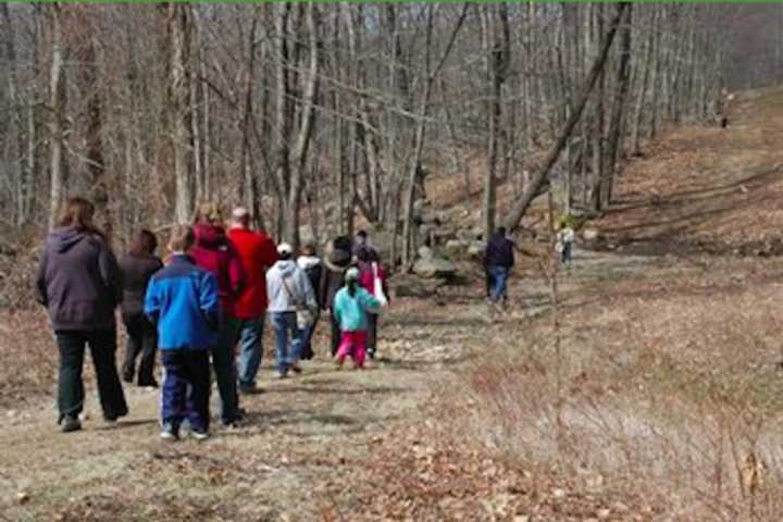 Trumbull Nature & Arts Center To Host Geocaching Adventure