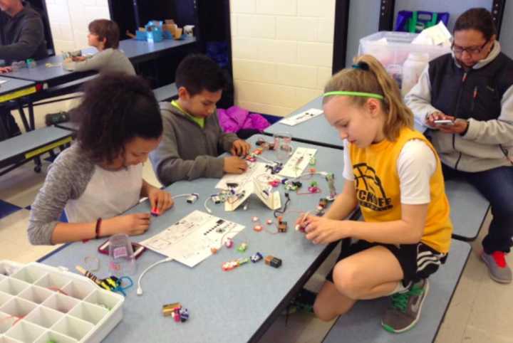 Students work on their projects at Wyckoff&#x27;s February CoderDojo.