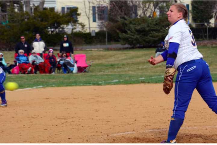Concordia's Sarah Ross Earns CACC Softball Pitcher Of The Week Award