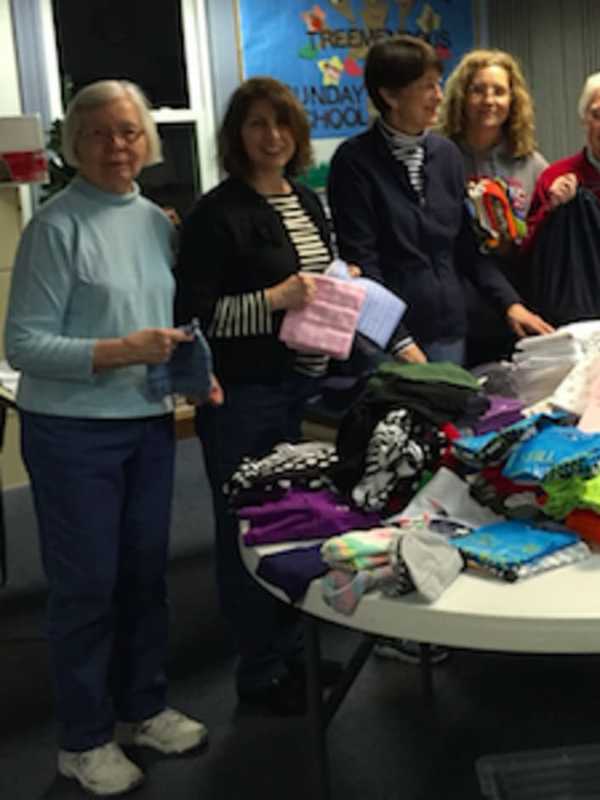 New Canaan Church Women Make Kits For Lutheran World Relief