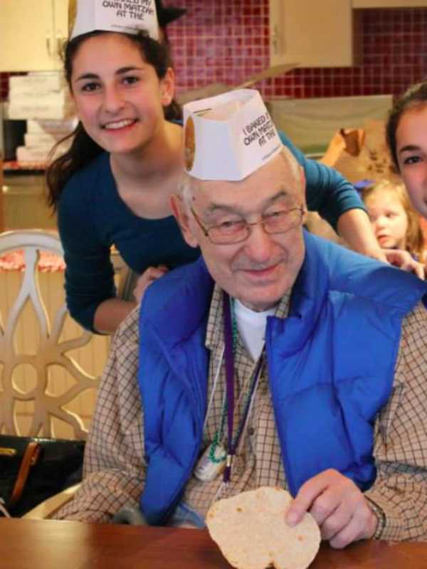 Woodcliff Lake's Valley Chabad Invites All To Community Seder