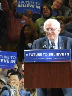 Bernie Sanders Makes Pitch For Teachout At New Paltz Rally