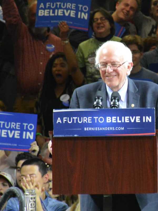 Bernie Sanders Makes Pitch For Teachout At New Paltz Rally
