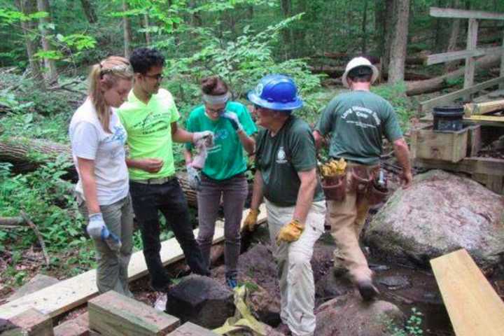 Mahwah Volunteers Clean Up Hiking Trail