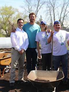 ShopRite's Green Team Works At Fairgate Farm In Stamford For Earth Day