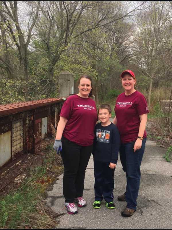 Community Women Organize 'Tidy Up Trumbull' Cleanup Day