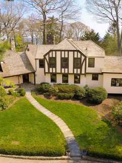 Wilson Point Home In Norwalk Marries Yesteryear Charm, Today's Conveniences