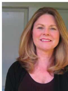 Realtor, Home Stager Presenting Real Estate Workshop In Westport