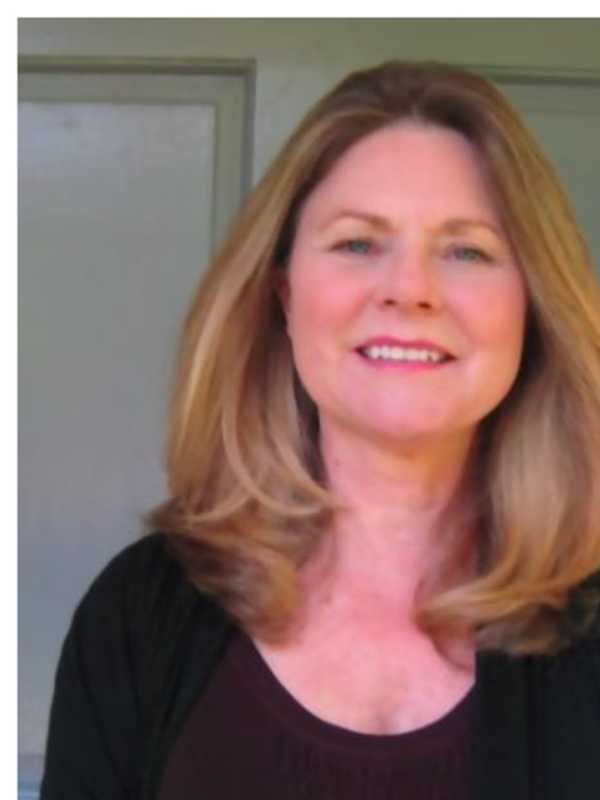 Realtor, Home Stager Presenting Real Estate Workshop In Westport