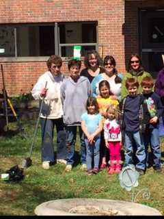 Groups Gather To Help Garden Grow At Pembroke School In Danbury