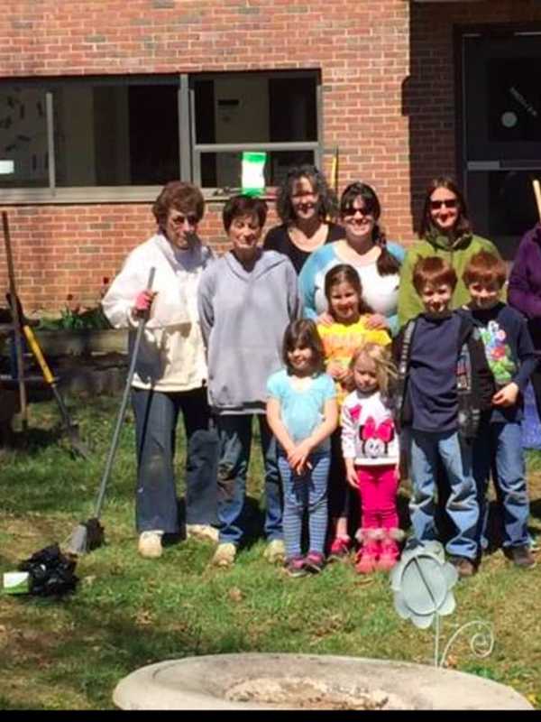 Groups Gather To Help Garden Grow At Pembroke School In Danbury