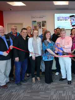 Brookfield Chamber Celebrates Grand Opening Of The Phone Specialists