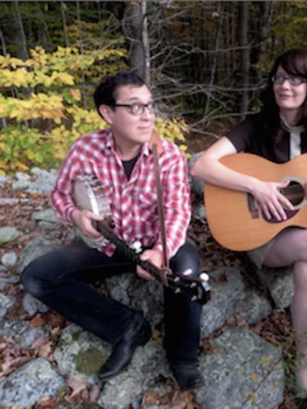 Roots Music Duo Hungrytown Performs At New Canaan Library