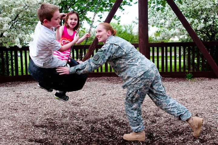 Make A Racket For Veterans This Week Thanks To Saw Mill Club Tennis Lessons