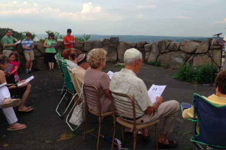 Temple Beth El Organizes Second 'Prayer On The Palisades'