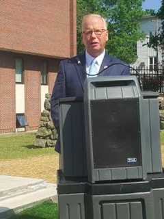 Danbury Mayor Dishes Out More Than $10k In School Grants