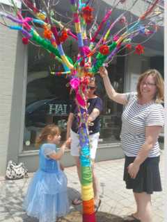 Bethel Mother-Daughter Wrap Tree In Rainbow As Tribute To Orlando Tragedy