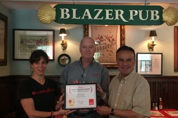 Blazer Pub Accepts DVlicious Best Fries In Westchester Honors