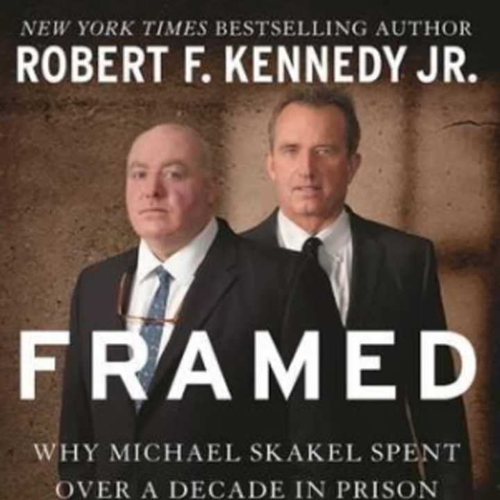 Robert F. Kennedy, right, proclaims the innocence of his cousin, Michael Skakel, in the 1975 death of Martha Moxley in Greenwich.