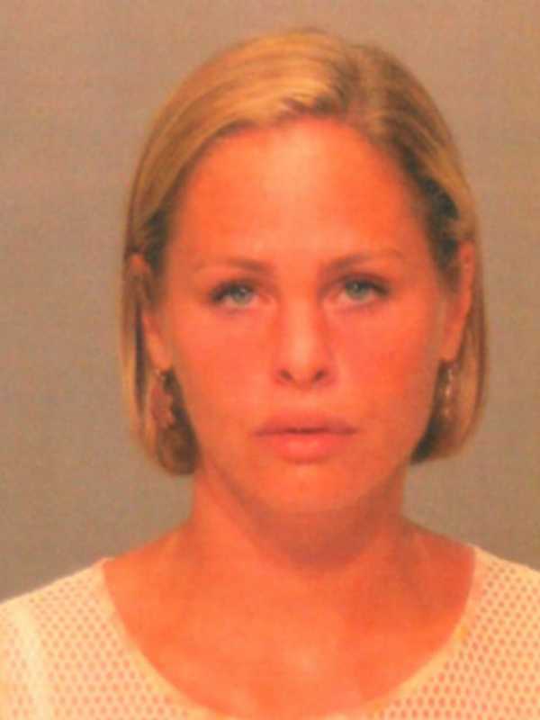 Old Greenwich Woman Charged With Stealing Clothing From Store