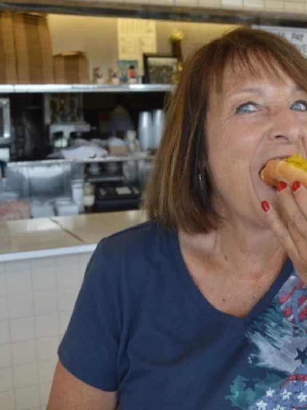 Rutt's Hut In Clifton Rips The Competition In 'DVlicious Hot Dog Contest'