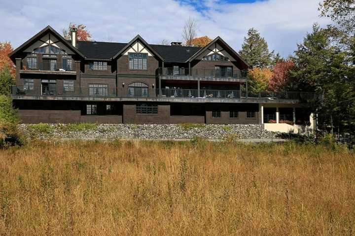 Pass On The Shore This Summer And Enjoy Luxurious Mountain Living