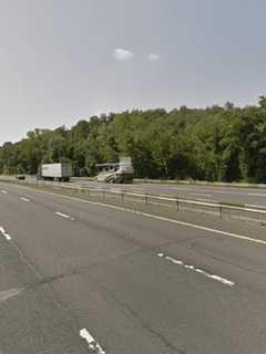 Van Overturns On Southbound I-684