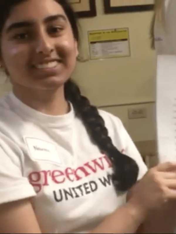 Greenwich JR United Way Members Volunteer At Neighbor To Neighbor