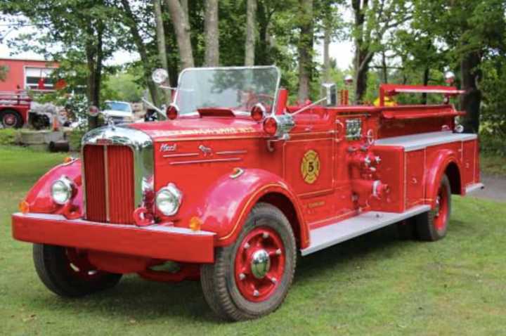 Packanack Lake Fire Co. #5&#x27;s restored 1951 Mack Fire Pumper.