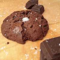 <p>Sea salt brownie-cookie.</p>