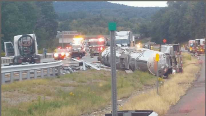 The I-87 crash occurred just before Exit 16 (Harriman), where all southbound lanes are closed.