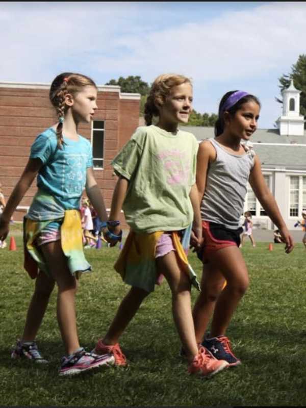 Holmes School Students In Darien Raise Funds With Walkathon