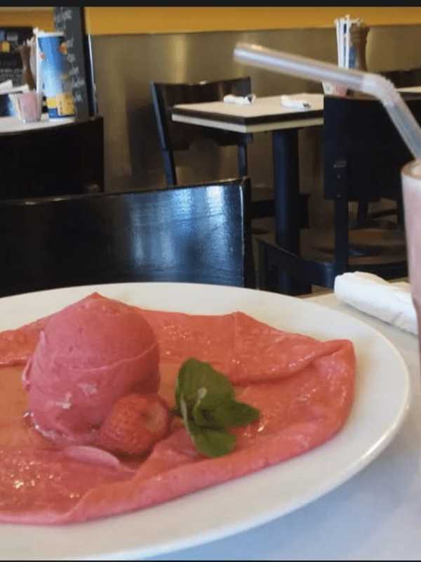 Greenwich's Meli-Melo Serves Up Donation For Breast Cancer Awareness