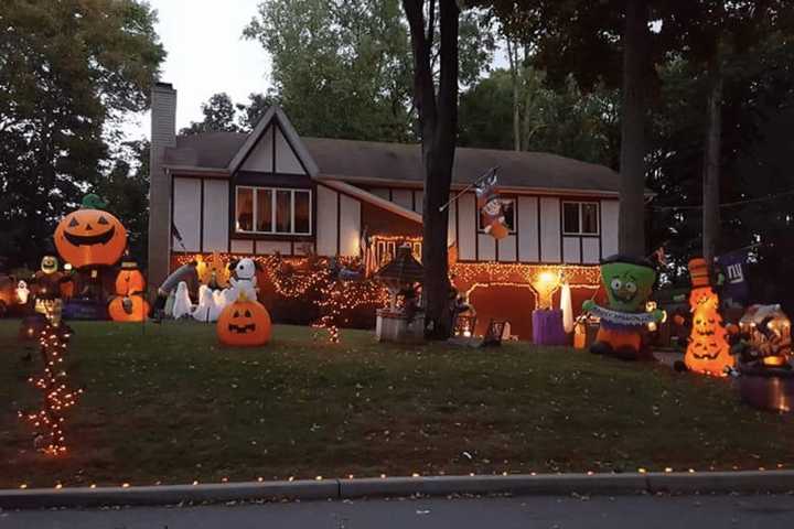 A Little Fright, A Lot Of Fun: Wayne Couple Goes All Out For Halloween