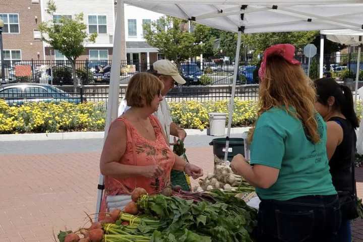 Danbury Farmers Market Brings Area's Finest Fruits And Veggies To The Table