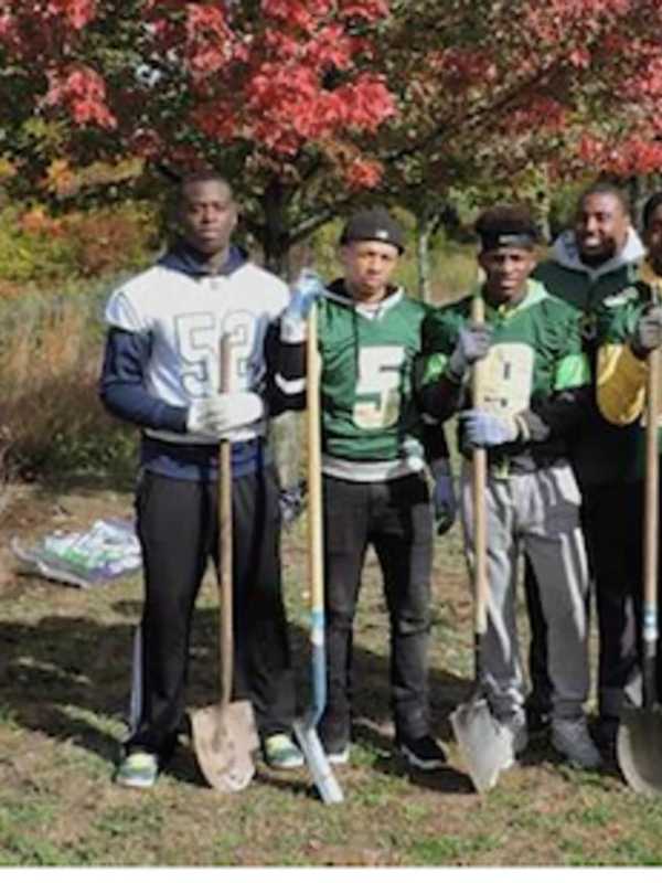 Volunteers Pitch In For Bridgeport Riverbank Cleanup Project