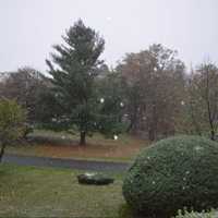 <p>The first snow of the season begins to blanket Danbury on Thursday morning.</p>