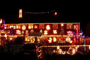 Where Are Your Favorite Holiday Lights, Fort Lee?