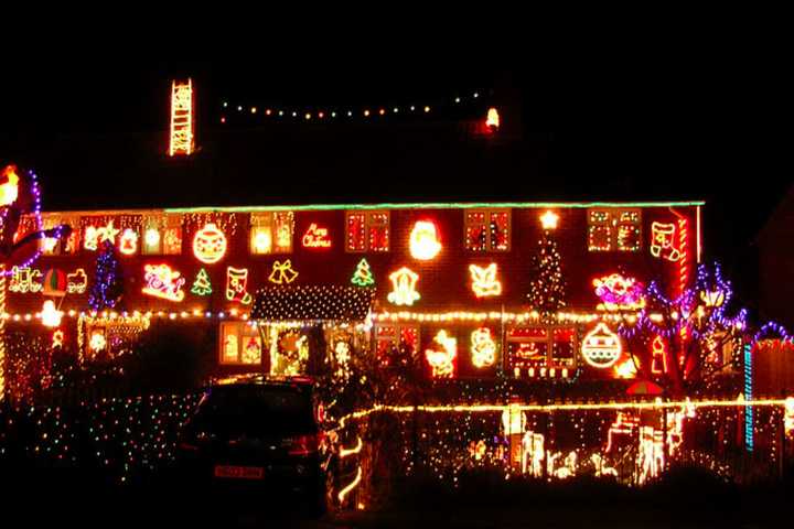 Where Are Your Favorite Holiday Lights, Fort Lee?