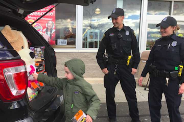 Kids Pitch In As Norwalk Police Stuff A Cruiser With Gifts At Toys 'R' Us