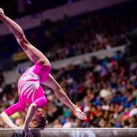 <p>Dunne wows crowds on the beam.</p>