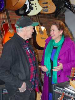 On Danbury Walking Tour, Esty Sings The Praises Of Small Businesses