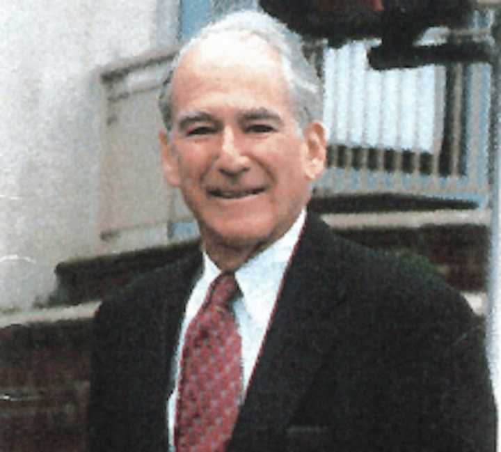 Longtime Westchester lawyer Stuart Shamberg died at the age of 90.