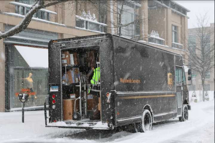 Avoid Grinches Snatching Holiday Package Deliveries From Shelton Porches