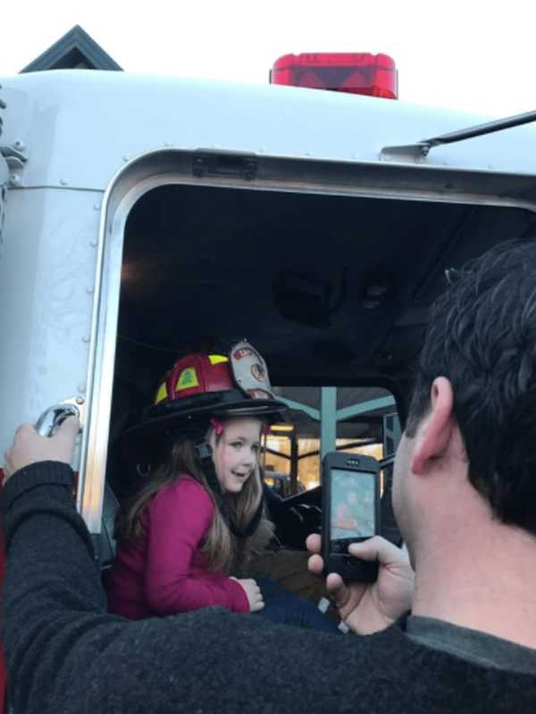 Bethel Firefighters Free Young Girl Stuck In Shopping Cart