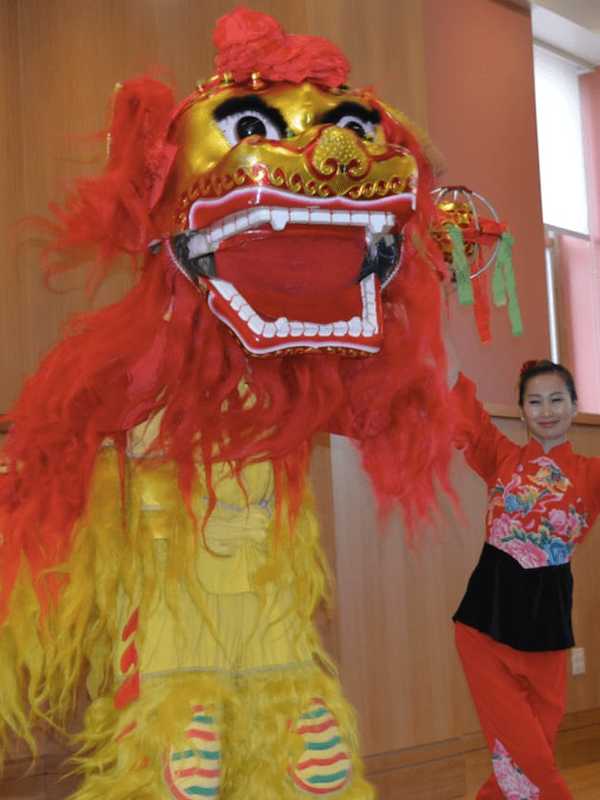 Darien Kids Enjoy Lion Dance To Ring In The Chinese New Year With A Roar