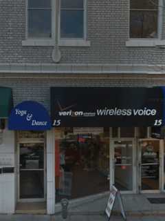 Suspects On Loose After Armed Robbery At Wireless Voice Store In Tarrytown